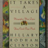 Image of It Takes A Village : Menyiapkan Masa Depan yang Cerah Bagi Anak